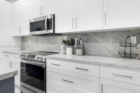 Adosado en alquiler en Pembroke Pines, Florida, 4 dormitorios, 213.68 m2 № 1993022 - foto 7