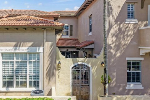 Adosado en alquiler en Pembroke Pines, Florida, 4 dormitorios, 213.68 m2 № 1993022 - foto 1