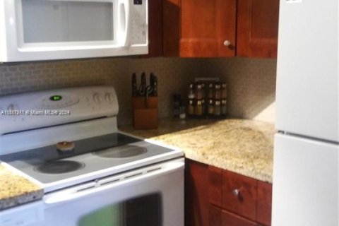 Propiedad comercial en venta en Pompano Beach, Florida № 1979399 - foto 6