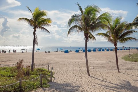 Propiedad comercial en venta en Pompano Beach, Florida № 1979399 - foto 14