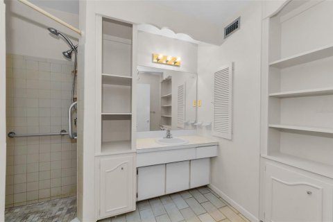 House in Saint Petersburg, Florida 2 bedrooms, 117.34 sq.m. № 2216125 - photo 24