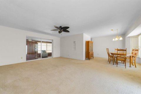 House in Saint Petersburg, Florida 2 bedrooms, 117.34 sq.m. № 2216125 - photo 11