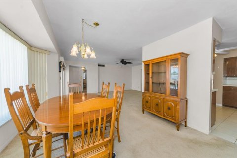 House in Saint Petersburg, Florida 2 bedrooms, 117.34 sq.m. № 2216125 - photo 12