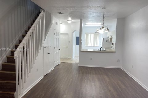 Townhouse in Tamarac, Florida 2 bedrooms, 112.78 sq.m. № 1976520 - photo 21