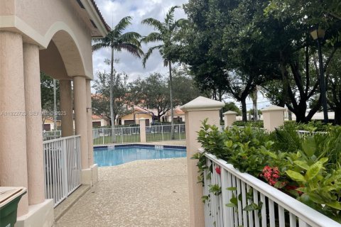 Townhouse in Tamarac, Florida 2 bedrooms, 112.78 sq.m. № 1976520 - photo 5