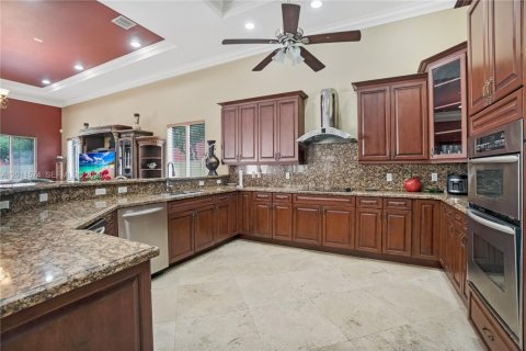 House in Miami, Florida 7 bedrooms, 463.68 sq.m. № 2075306 - photo 7