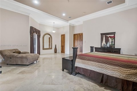 House in Miami, Florida 7 bedrooms, 463.68 sq.m. № 2075306 - photo 15