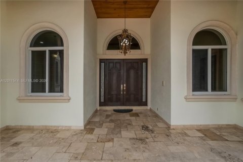 House in Miami, Florida 7 bedrooms, 463.68 sq.m. № 2075306 - photo 5