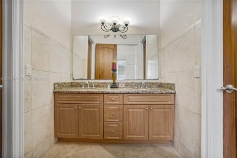 House in Miami, Florida 7 bedrooms, 463.68 sq.m. № 2075306 - photo 30