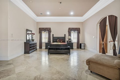 House in Miami, Florida 7 bedrooms, 463.68 sq.m. № 2075306 - photo 14