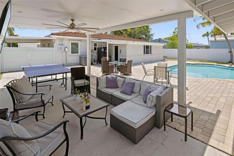House in Miami, Florida 3 bedrooms, 121.33 sq.m. № 1685735 - photo 5
