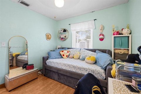 House in Miami, Florida 3 bedrooms, 121.33 sq.m. № 1685735 - photo 19