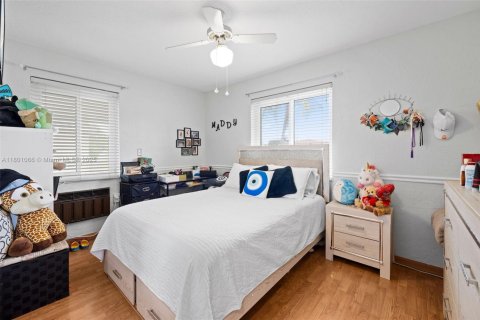 House in Miami, Florida 3 bedrooms, 121.33 sq.m. № 1685735 - photo 23