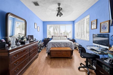 House in Miami, Florida 3 bedrooms, 121.33 sq.m. № 1685735 - photo 18