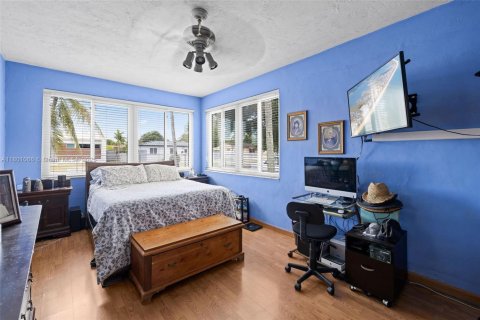 House in Miami, Florida 3 bedrooms, 121.33 sq.m. № 1685735 - photo 20