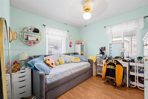House in Miami, Florida 3 bedrooms, 121.33 sq.m. № 1685735 - photo 26
