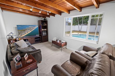 House in Miami, Florida 3 bedrooms, 121.33 sq.m. № 1685735 - photo 16