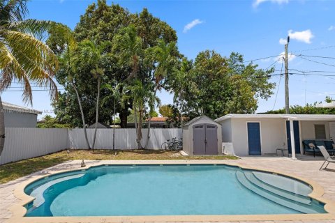 House in Miami, Florida 3 bedrooms, 121.33 sq.m. № 1685735 - photo 4