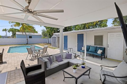 House in Miami, Florida 3 bedrooms, 121.33 sq.m. № 1685735 - photo 3