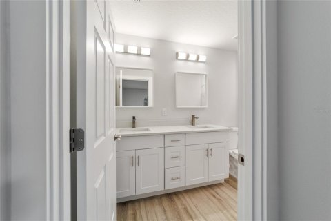 Купить виллу или дом в Даннеллон, Флорида 6 комнат, 98.29м2, № 1851703 - фото 24
