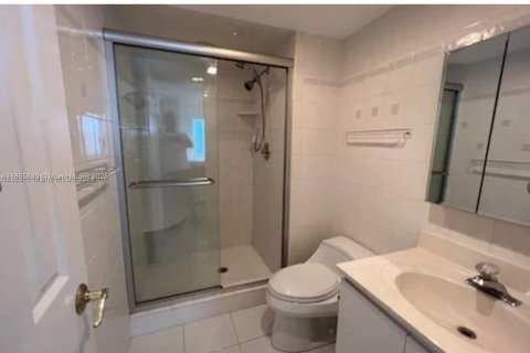 Купить кондоминиум в Лодердейл-бай-те-Си, Флорида 2 спальни, 92.9м2, № 1880059 - фото 15