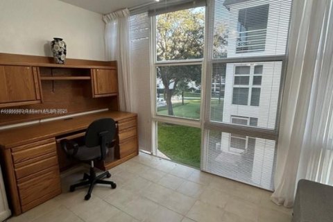 Купить кондоминиум в Лодердейл-бай-те-Си, Флорида 2 спальни, 92.9м2, № 1880059 - фото 10