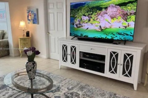 Купить кондоминиум в Лодердейл-бай-те-Си, Флорида 2 спальни, 92.9м2, № 1880059 - фото 12