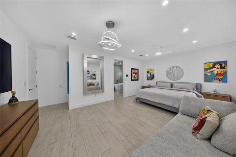 House in Wilton Manors, Florida 3 bedrooms, 188.59 sq.m. № 2187126 - photo 18