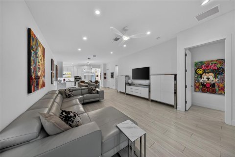 House in Wilton Manors, Florida 3 bedrooms, 188.59 sq.m. № 2187126 - photo 15
