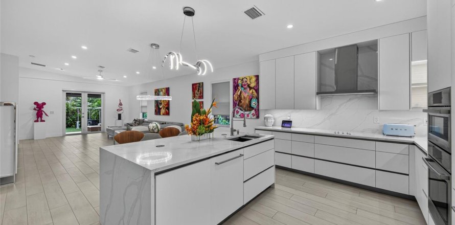 House in Wilton Manors, Florida 3 bedrooms, 188.59 sq.m. № 2187126