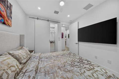 House in Wilton Manors, Florida 3 bedrooms, 188.59 sq.m. № 2187126 - photo 24