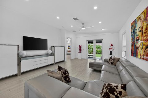House in Wilton Manors, Florida 3 bedrooms, 188.59 sq.m. № 2187126 - photo 14