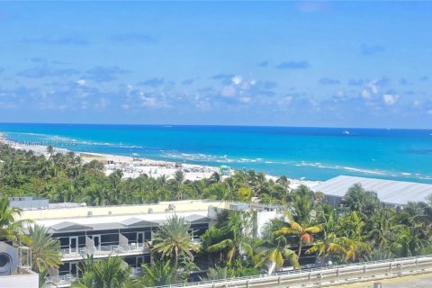 Estudio en el Condominio en Miami Beach, Florida  № 2029245