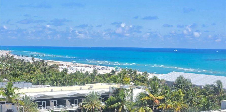 Estudio en el Condominio en Miami Beach, Florida  № 2029245
