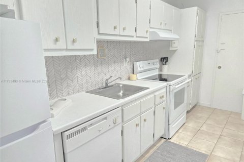 Condominio en venta en Miami Beach, Florida, 52.49 m2 № 2029245 - foto 11