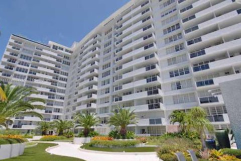 Condominio en venta en Miami Beach, Florida, 52.49 m2 № 2029245 - foto 2