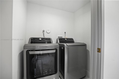 Купить виллу или дом в Форт-Лодердейл, Флорида 4 спальни, 154.59м2, № 2024088 - фото 8