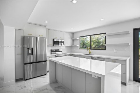 Купить виллу или дом в Форт-Лодердейл, Флорида 4 спальни, 154.59м2, № 2024088 - фото 5