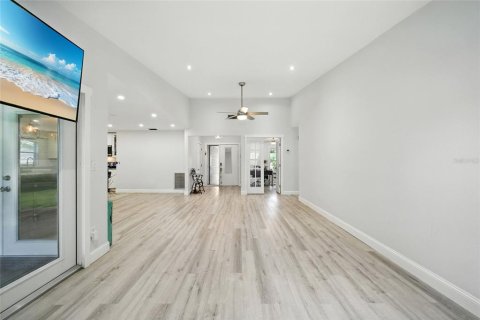 House in Safety Harbor, Florida 3 bedrooms, 131.92 sq.m. № 1888525 - photo 9