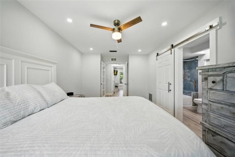 House in Safety Harbor, Florida 3 bedrooms, 131.92 sq.m. № 1888525 - photo 12