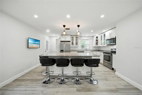 House in Safety Harbor, Florida 3 bedrooms, 131.92 sq.m. № 1888525 - photo 3