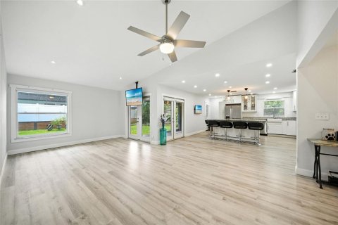 House in Safety Harbor, Florida 3 bedrooms, 131.92 sq.m. № 1888525 - photo 4
