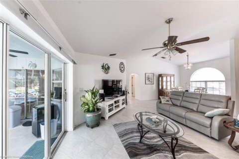 Casa en alquiler en Punta Gorda, Florida, 3 dormitorios, 171.22 m2 № 1375080 - foto 6