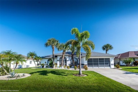 Casa en alquiler en Punta Gorda, Florida, 3 dormitorios, 171.22 m2 № 1375080 - foto 1