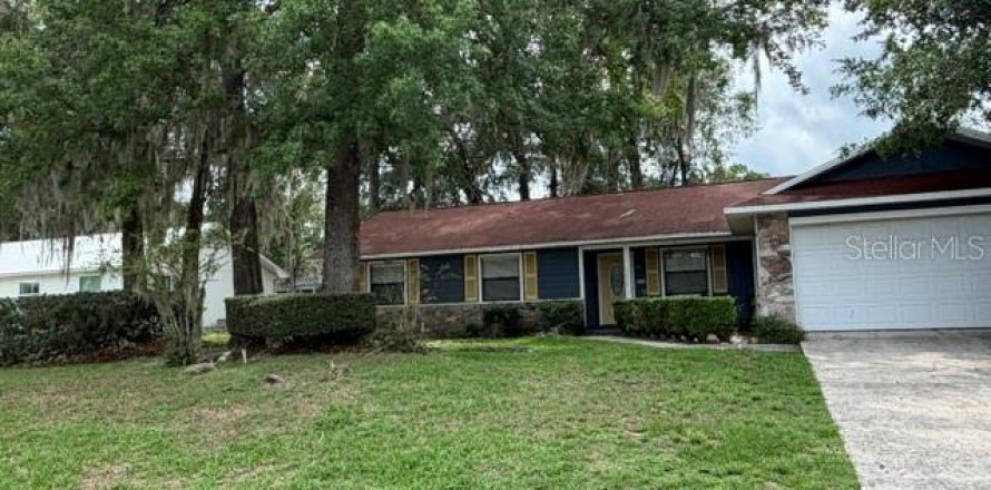 House in Gainesville, Florida 3 bedrooms, 139.45 sq.m. № 2235522