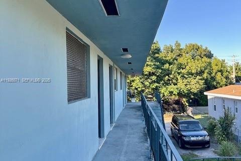 Casa en alquiler en Miami, Florida, 2 dormitorios № 1984657 - foto 2