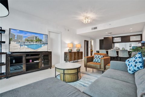 Condominio en venta en Miami, Florida, 1 dormitorio, 76.37 m2 № 1704183 - foto 3