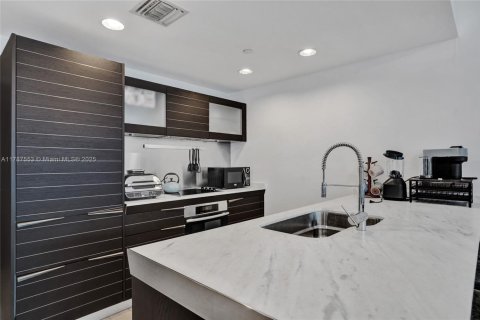 Condominio en venta en Miami, Florida, 1 dormitorio, 76.37 m2 № 1704183 - foto 6