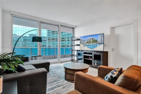 Condominio en venta en Miami, Florida, 1 dormitorio, 76.37 m2 № 1704183 - foto 1