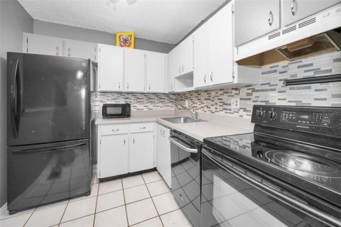 Condo in Palm Harbor, Florida, 1 bedroom  № 1839907 - photo 9